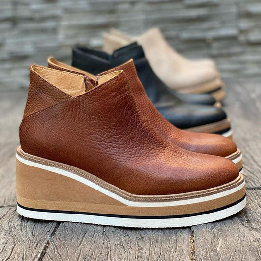 Pohodlné kotníkové boty na platformě - Mira