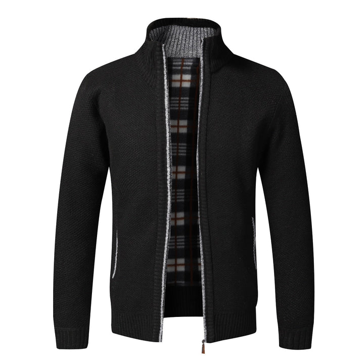 Schwarze Strickjacke mit Reißverschluss, kariertes Innenfutter, Herrenmode, warm, elegant.