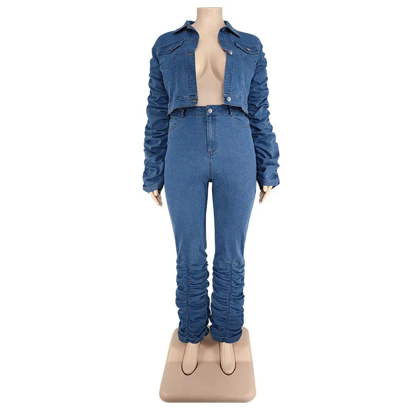Blaue Damen-Jeansjacke und Hose Set, Rüschen, modisch, Denim, Freizeitkleidung.