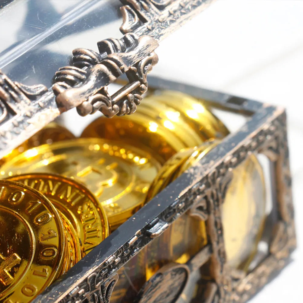 Antike Schatztruhe mit goldenen Münzen, dekorative Metallbox, Vintage-Stil, Nahaufnahme.