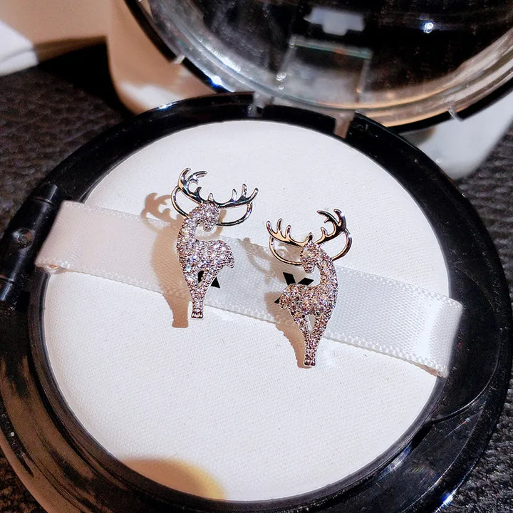Silberne Hirsch-Ohrringe mit Strasssteinen, eleganter Schmuck, Geschenkidee für Frauen.