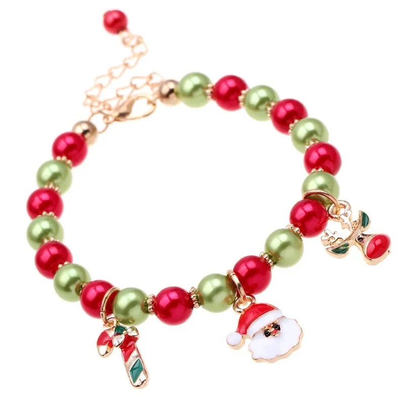 Weihnachtsarmband mit roten und grünen Perlen, Santa- und Rentier-Anhänger, festlicher Schmuck