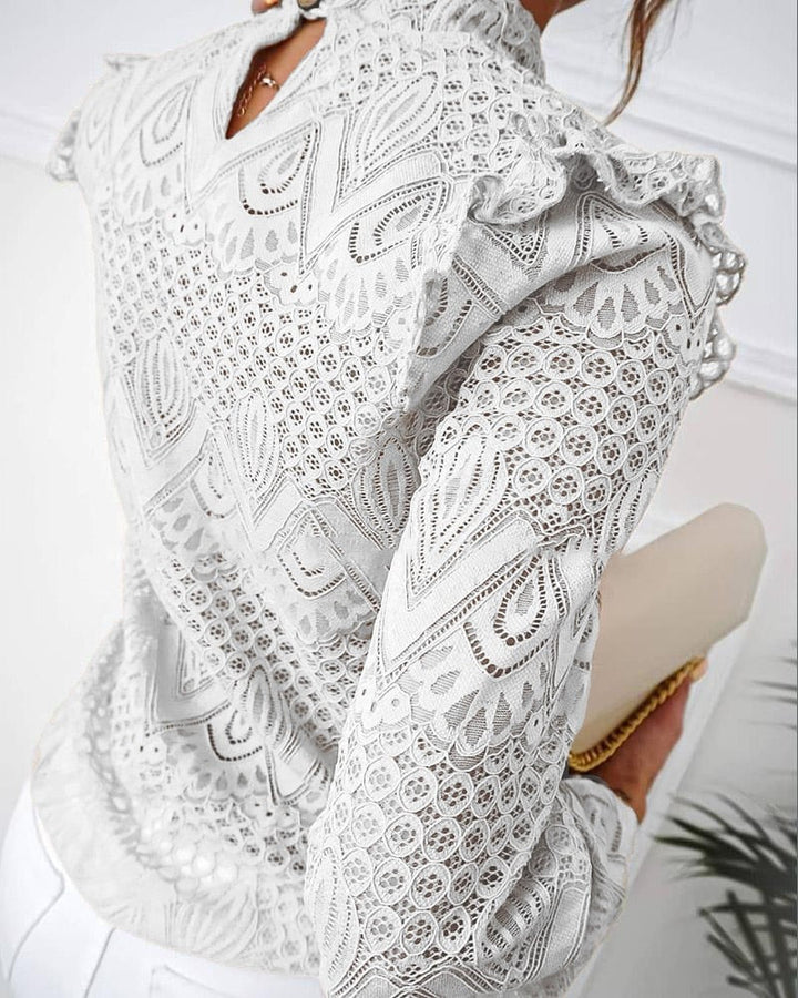 Weiße Spitzenbluse Damen, elegantes Design, langärmlig, Vintage-Stil, modische Kleidung.