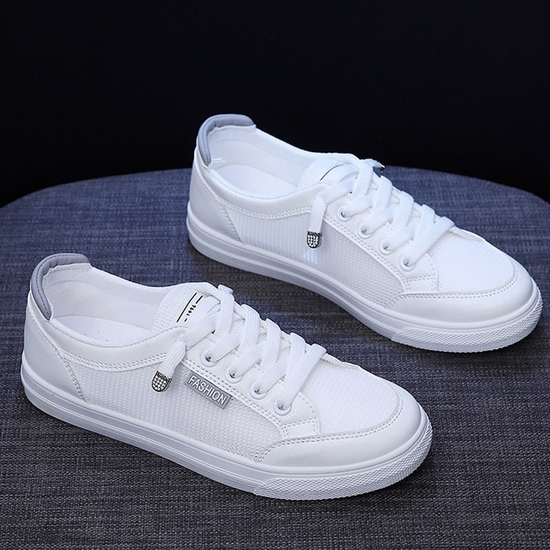 Weiße Sneaker aus Canvas, Unisex, modisch, lässig, rutschfest, ideal für Alltag und Freizeit.