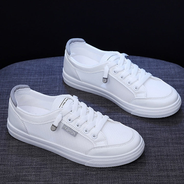 Weiße Sneaker aus Canvas, Unisex, modisch, lässig, rutschfest, ideal für Alltag und Freizeit.
