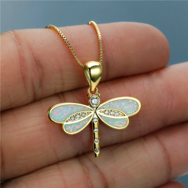 Goldene Libellen-Halskette mit Opal und Zirkonia, eleganter Schmuck für Damen.
