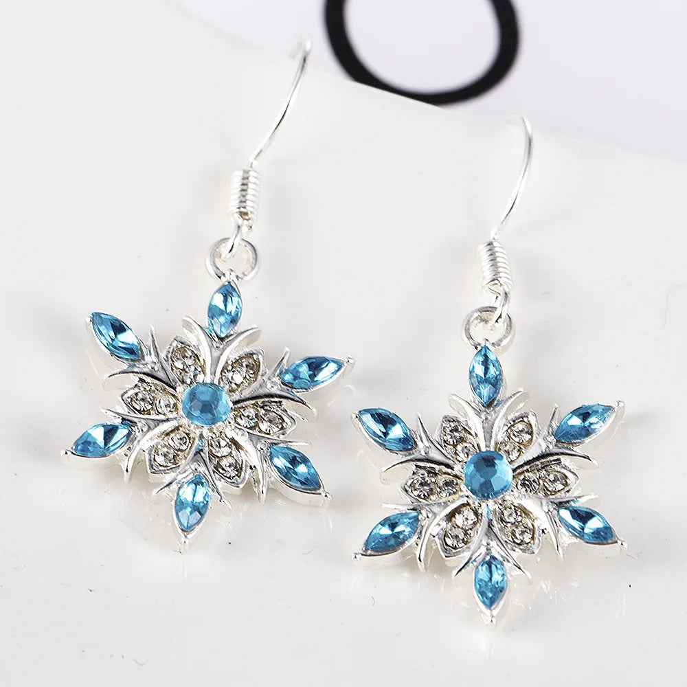 Silberne Ohrringe mit blauen Kristallen, Schneeflocken-Design, eleganter Schmuck, Damenaccessoire.