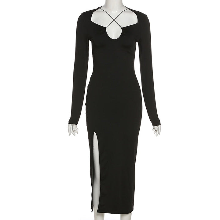Schwarzes langärmeliges Kleid mit Schlitz und Ausschnitt, elegantes Abendkleid, Damenmode.