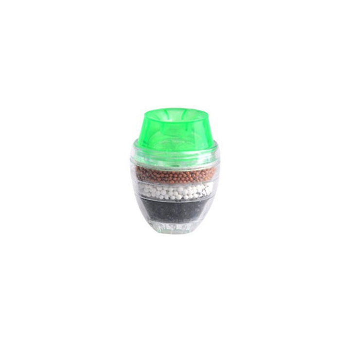Wasserfilterkartusche mit grünem Deckel, transparent, mehrschichtig, für sauberes Trinkwasser.