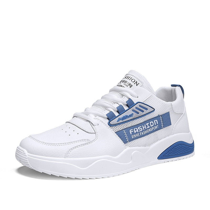 Weiße Sneaker mit blauen Akzenten, Sportschuhe, modisch, atmungsaktiv, Herren, Freizeit.
