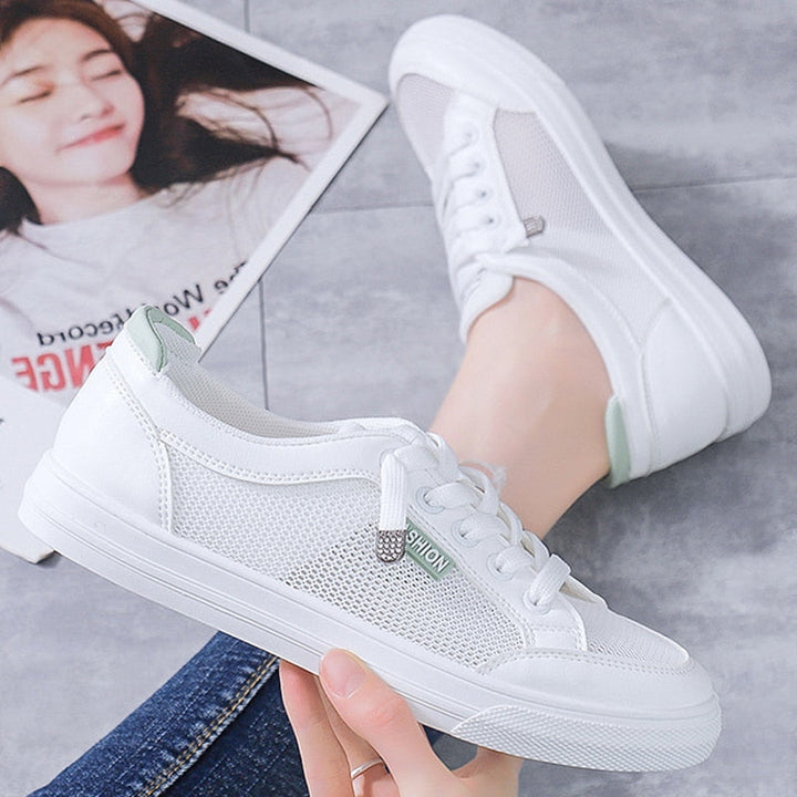 Weiße Damen-Sneaker aus Mesh, atmungsaktiv, modisch, lässig, ideal für den Sommer.