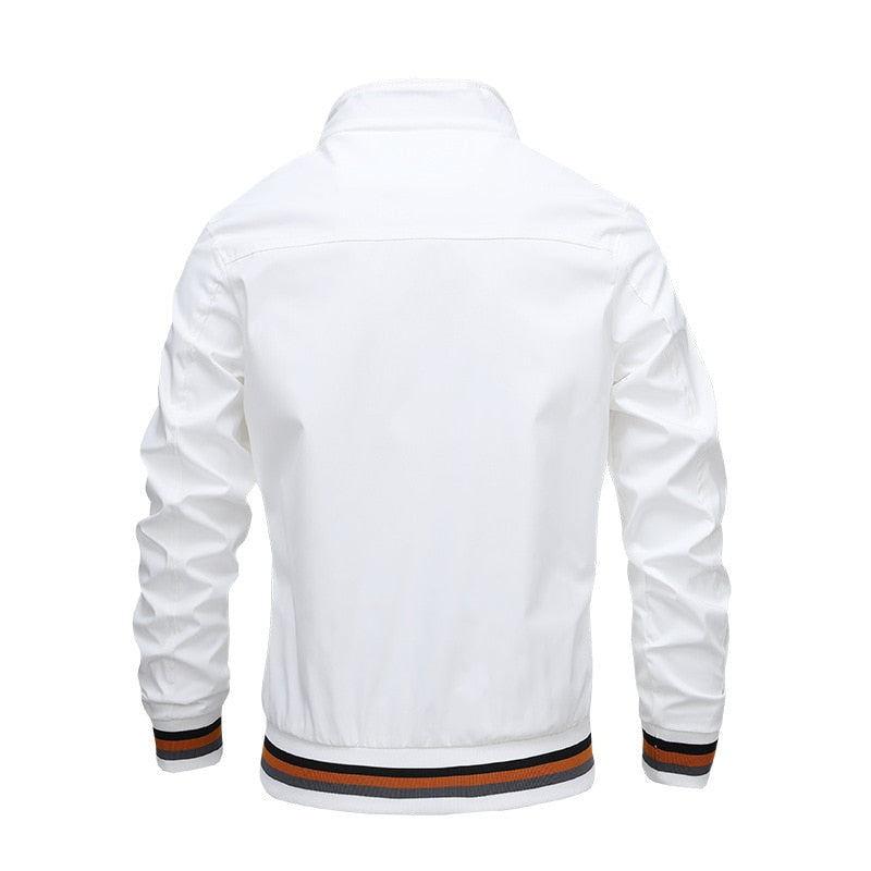 Weiße Herrenjacke, langärmelig, mit gestreiften Bündchen, modisch, aus Baumwolle.