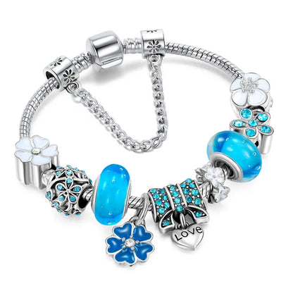 Silberarmband mit blauen und weißen Blumenanhängern, Herzanhänger, Damen-Schmuck.