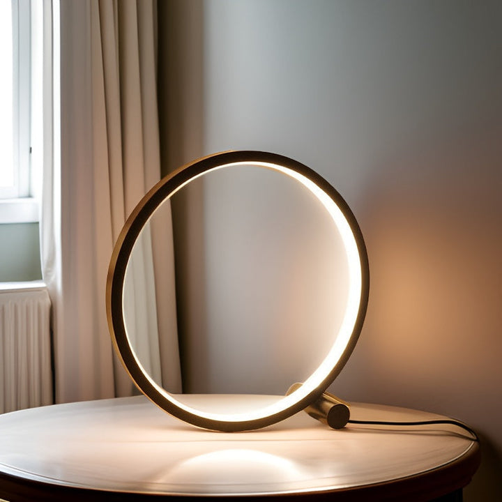 Moderne runde LED-Tischlampe, warmweißes Licht, minimalistisches Design, Holzoptik.