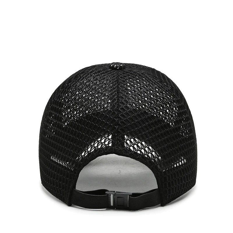Schwarze Mesh-Trucker-Cap, verstellbar, atmungsaktiv, Rückansicht, Unisex-Design.