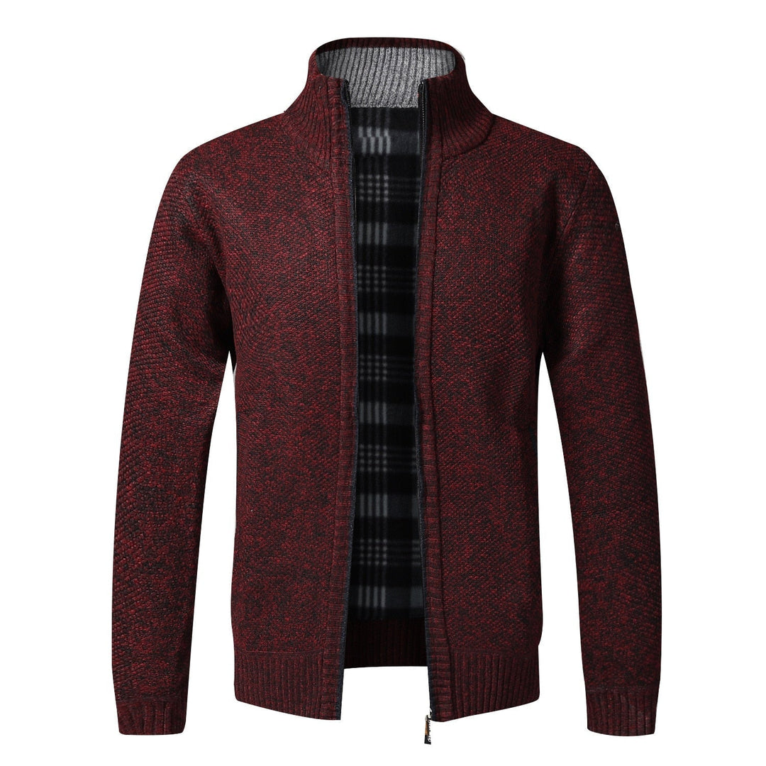Roter Herren-Strickjacke mit Reißverschluss, Stehkragen, kariertes Innenfutter, Wintermode.