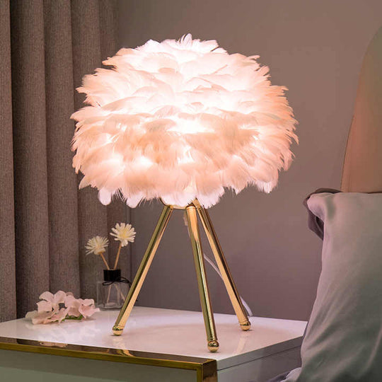 Stolní lampa s nastavitelností jasu a luxusními pery – Pluma