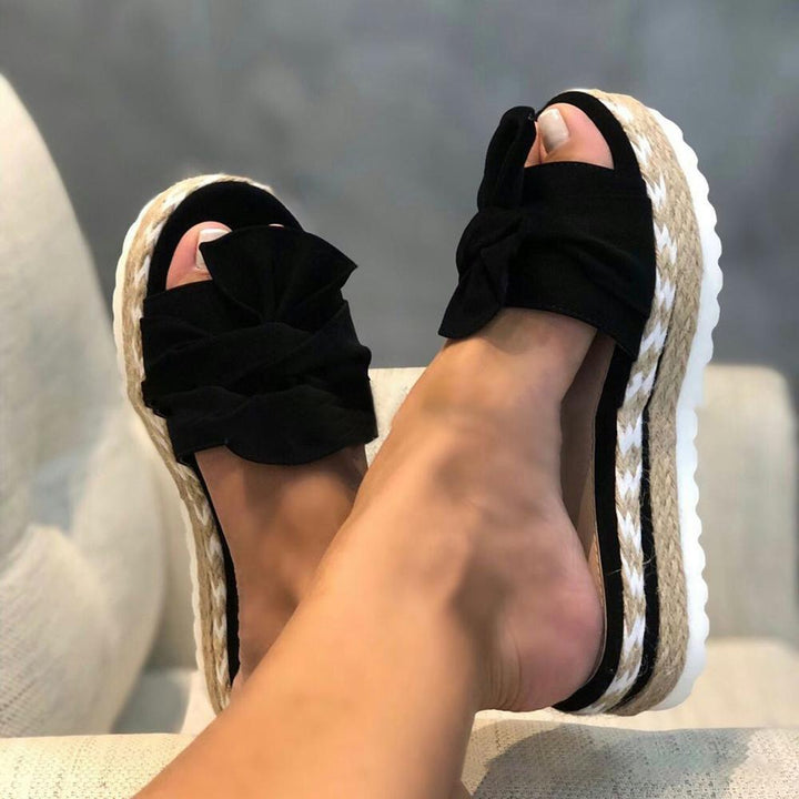 Schwarze Damen-Sandalen mit Plateau, Schleife, geflochtene Sohle, Sommermode, bequem.