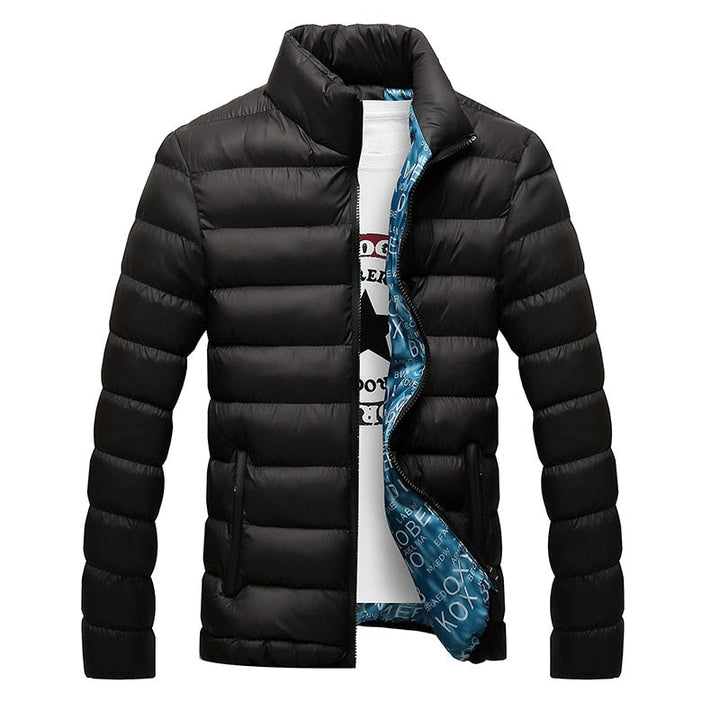 Schwarze Daunenjacke Herren, Stehkragen, Reißverschluss, warm, modisch, Winterbekleidung.