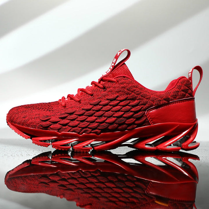 Roter Sportschuh mit einzigartiger Sohle, atmungsaktives Mesh, ideal für Laufen und Fitness.