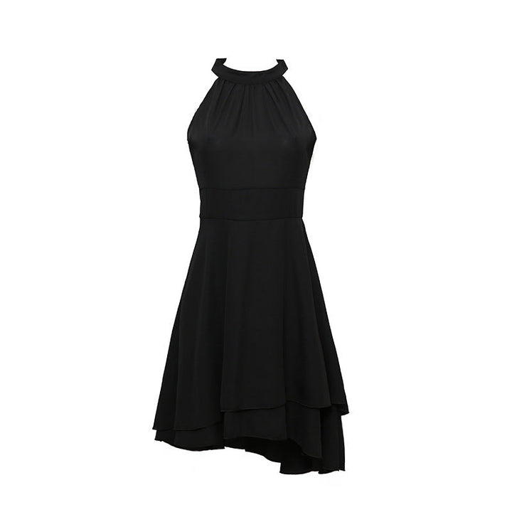 Schwarzes ärmelloses Cocktailkleid, asymmetrischer Saum, elegantes Design, Damenmode.