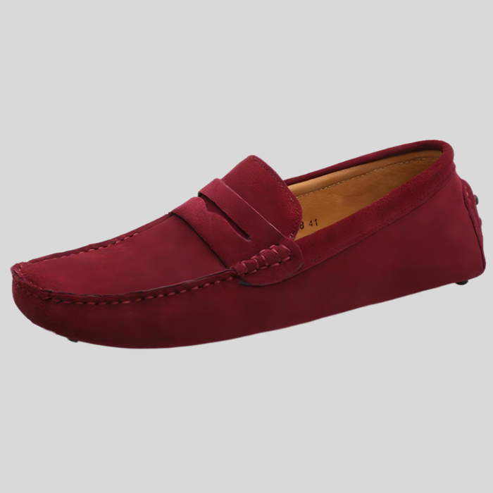 Roter Herren-Mokassin aus Leder, elegant, bequem, ideal für Freizeit und Büro.