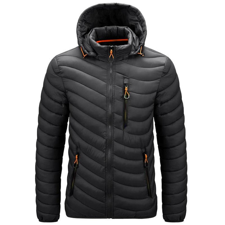Schwarze Daunenjacke mit Kapuze, Reißverschlusstaschen, Herrenmode, Winterbekleidung.