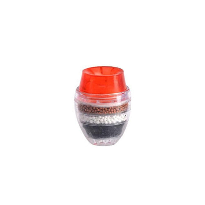 Wasserfilterkartusche mit rotem Deckel, mehrschichtig, für sauberes Trinkwasser, kompakt.