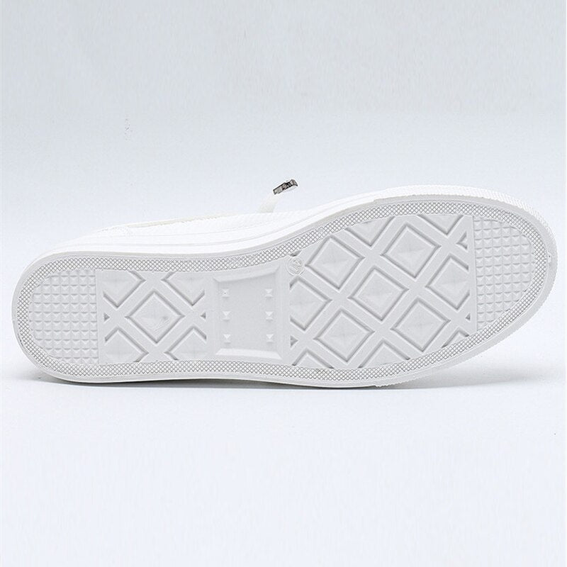 Weiße Sneaker-Sohle, rutschfestes Gummimaterial, geometrisches Muster, Unisex-Sportschuh.