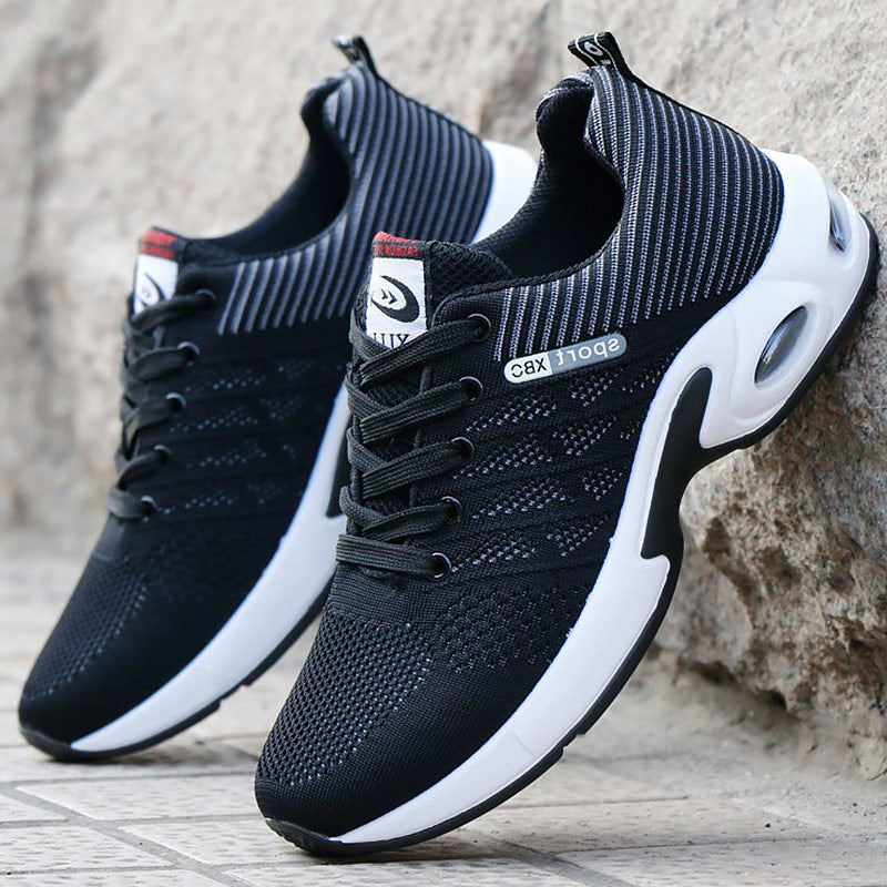 Schwarze Herren-Sneaker, atmungsaktiv, rutschfest, ideal für Sport und Freizeit.