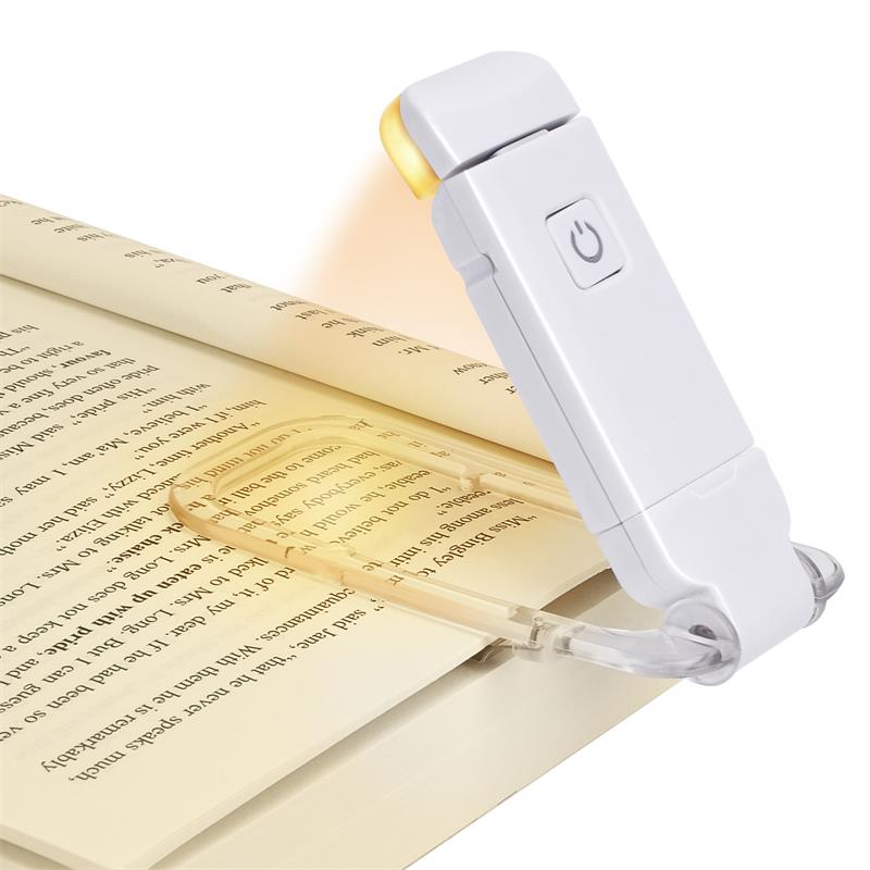 Tragbare LED-Leselampe, weiß, auf Buchseite, ideal für Nachtlesen, kompakt und wiederaufladbar.