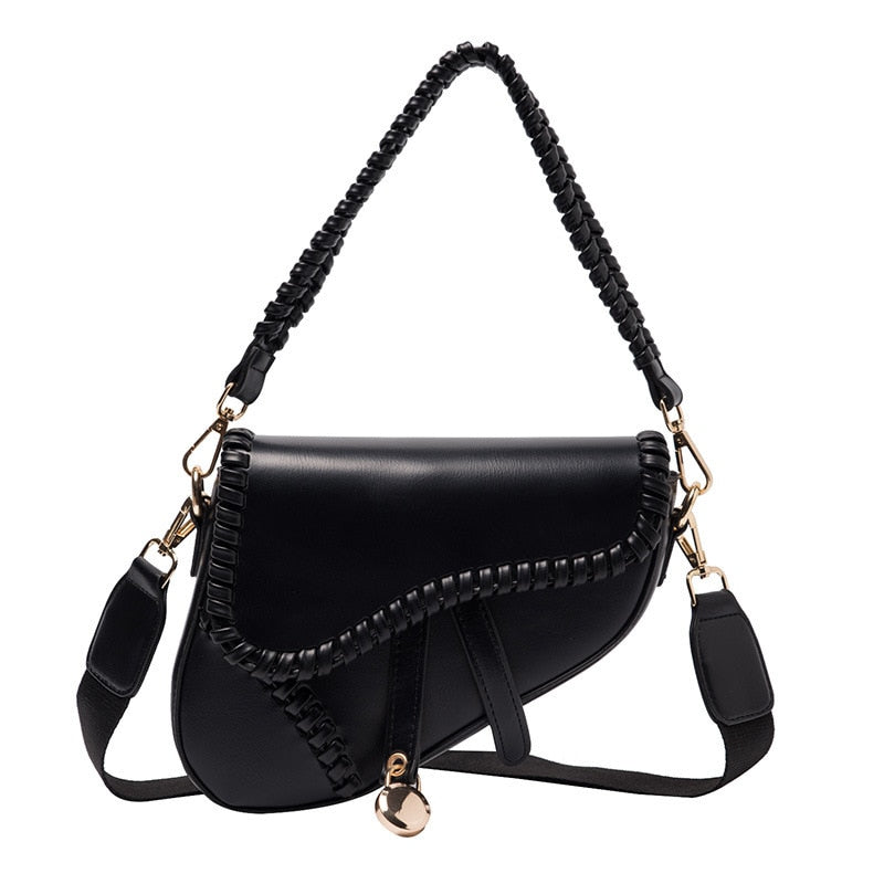 Schwarze Lederhandtasche mit geflochtenem Riemen und goldenen Details, modisch und elegant.