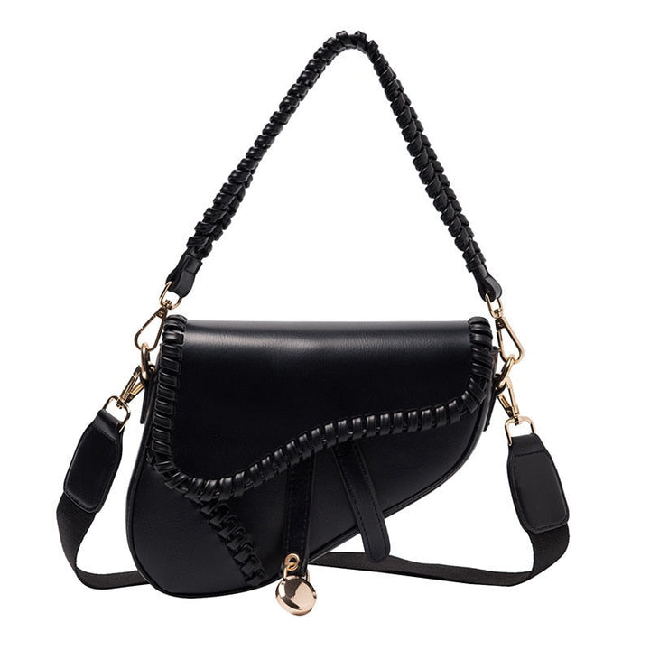 Schwarze Lederhandtasche mit geflochtenem Riemen und goldenen Details, modisch und elegant.