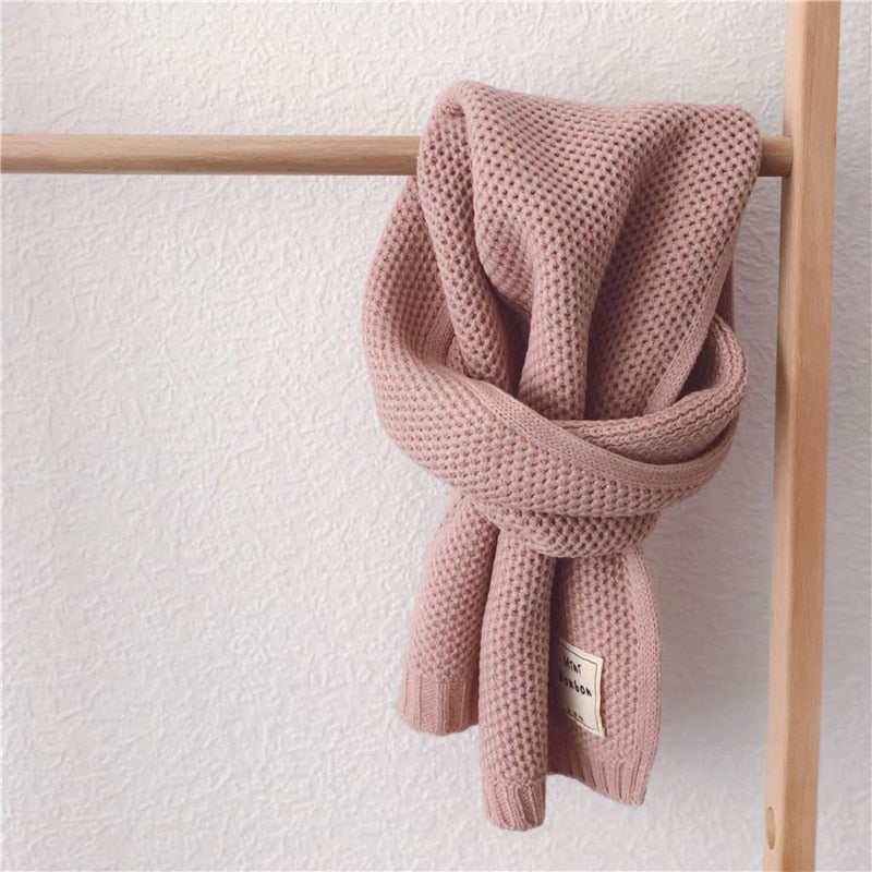 Rosa Strickschal aus Baumwolle, weiches Material, modisches Accessoire, Herbst-Winter-Schal.