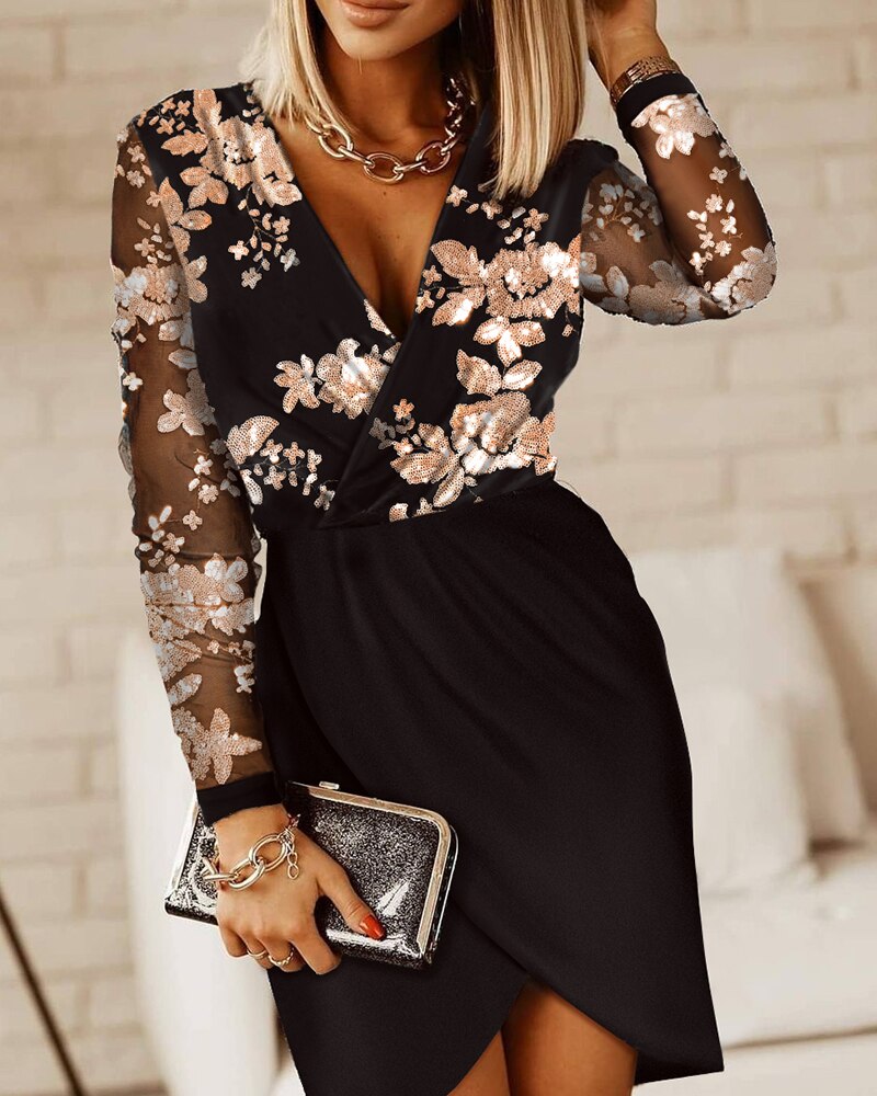 Elegantes schwarzes Kleid mit floraler Spitze, Langarm, Damenmode, Abendkleid, Party-Outfit.