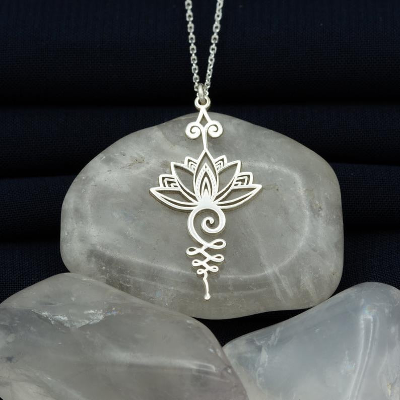 Silberne Lotusblume Halskette, filigranes Design, Schmuck für Damen, Geschenkidee.