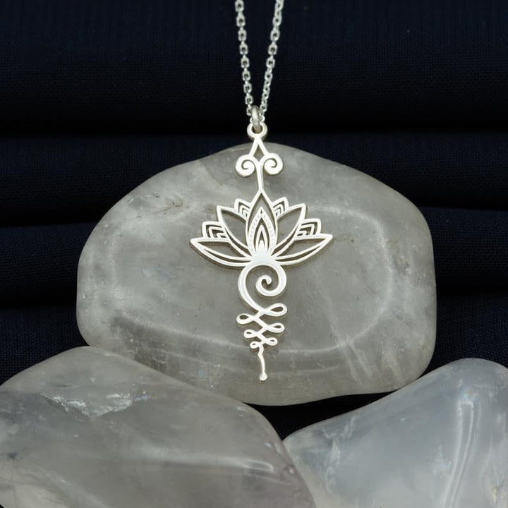Silberne Lotusblume Halskette, filigranes Design, Schmuck für Damen, Geschenkidee.