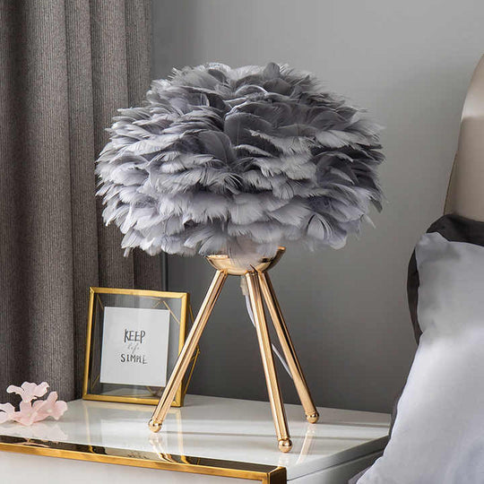 Stolní lampa s nastavitelností jasu a luxusními pery – Pluma