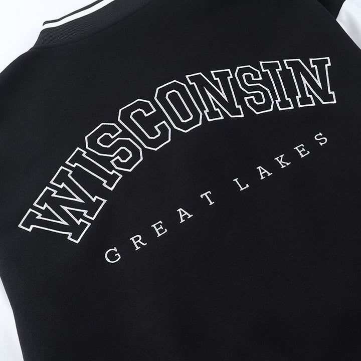 Schwarze Collegejacke mit "Wisconsin Great Lakes" Schriftzug, sportlich, Unisex, Baumwolle.