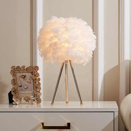 Stolní lampa s nastavitelností jasu a luxusními pery – Pluma