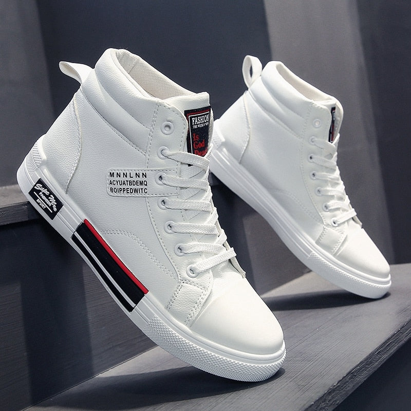 Weiße High-Top-Sneaker aus Leder mit Schnürung, modisch, sportlich, Unisex.