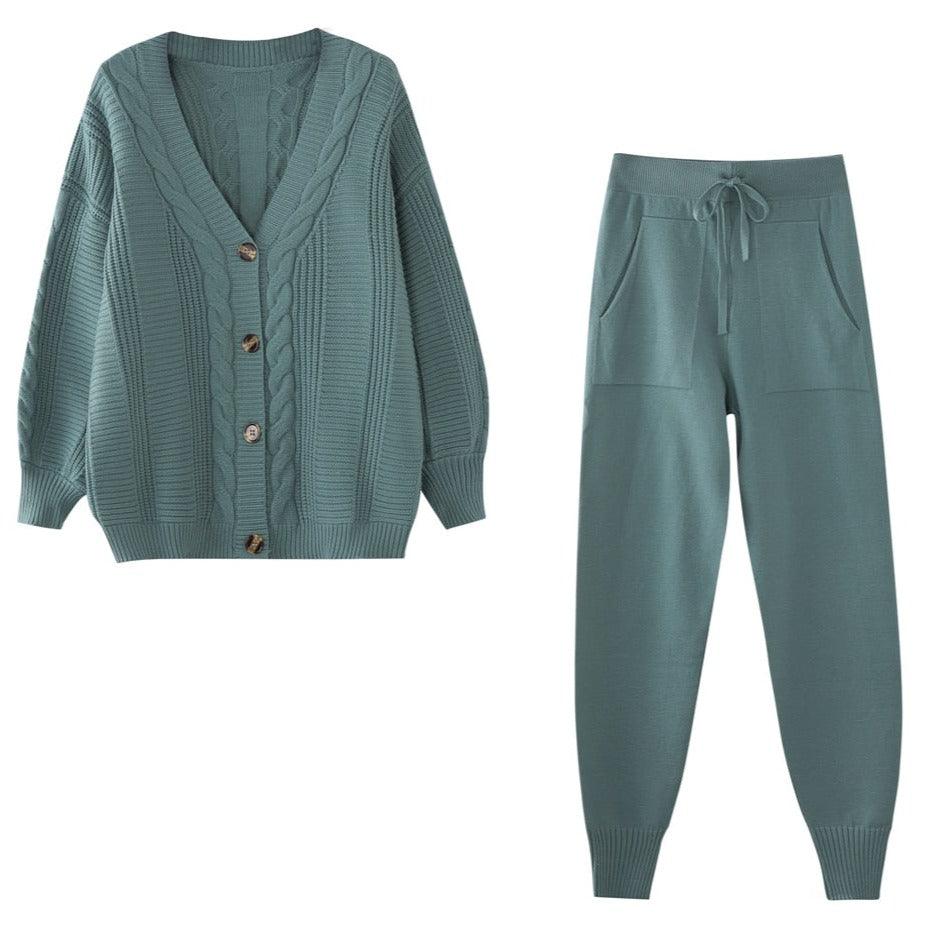 Grüner Strick-Cardigan und Jogginghose Set, Damenmode, gemütlich, Herbst-Winter-Outfit.