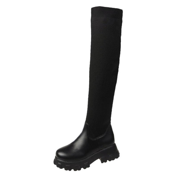 Schwarzer Overknee-Stiefel, Leder, klobige Sohle, Damenmode, Herbst-Winter-Schuhtrend.