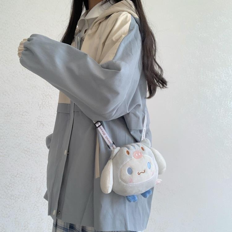 Flauschige Plüsch-Umhängetasche in Tierform, weiß und blau, für Damen, modisches Accessoire.