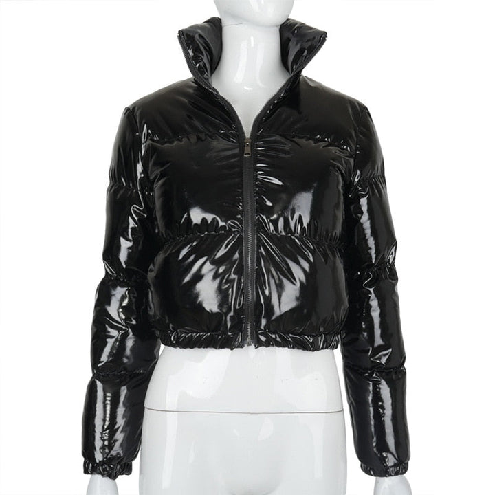 Schwarze glänzende Damen Steppjacke, Reißverschluss, Wintermode, modisch, warm, elegant.