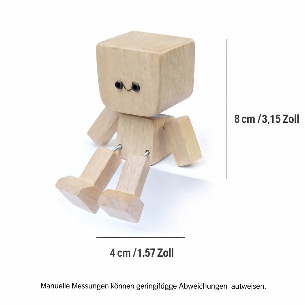 Dřevěná figurka na bílém pozadí s vyznačenými rozměry výšky a šířky. 8