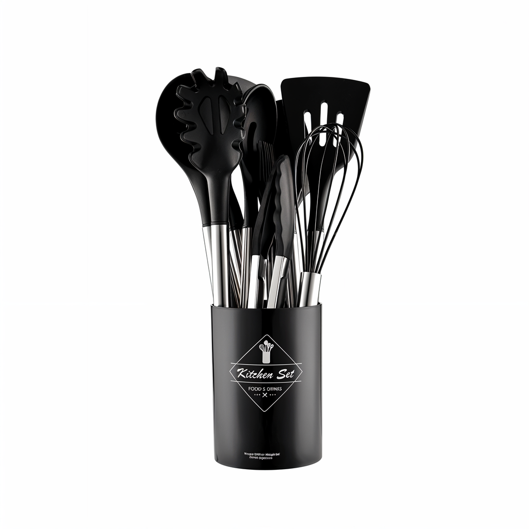 Schwarzes Küchenutensilien-Set aus Edelstahl, inklusive Schneebesen und Spatel im Halter.