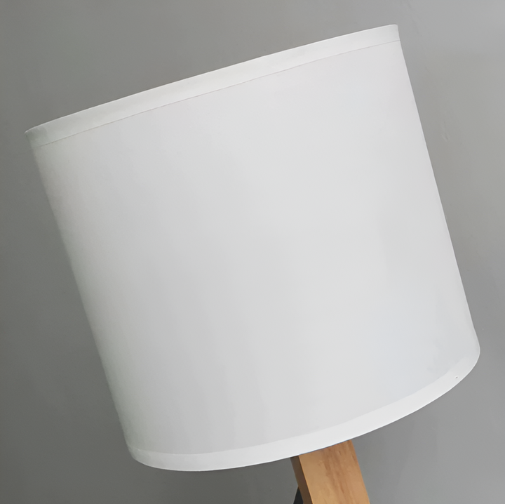 Flexibilní robotická stolní lampa z masivního dřeva – LumoBot