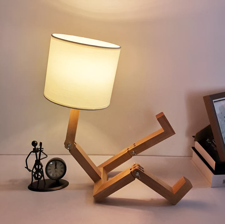 Flexibilní robotická stolní lampa z masivního dřeva – LumoBot
