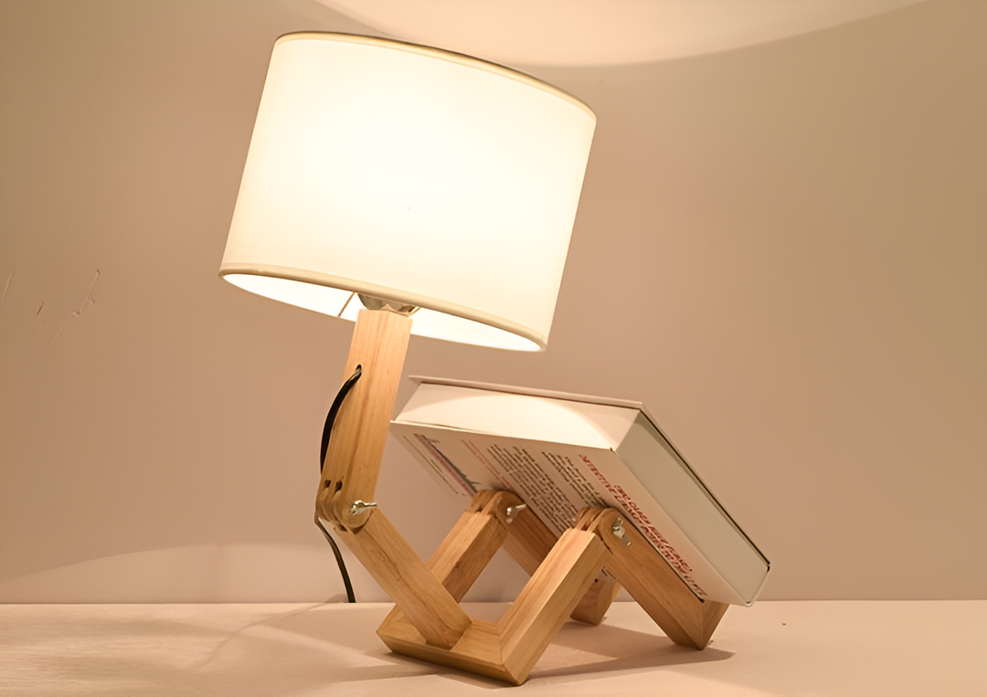 Flexibilní robotická stolní lampa z masivního dřeva – LumoBot